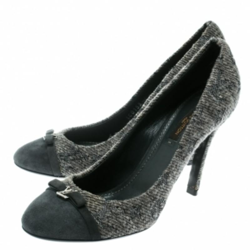 Escarpins Louis Vuitton gris avec nœud papillon en daim 37,5 Pour femmes en vente