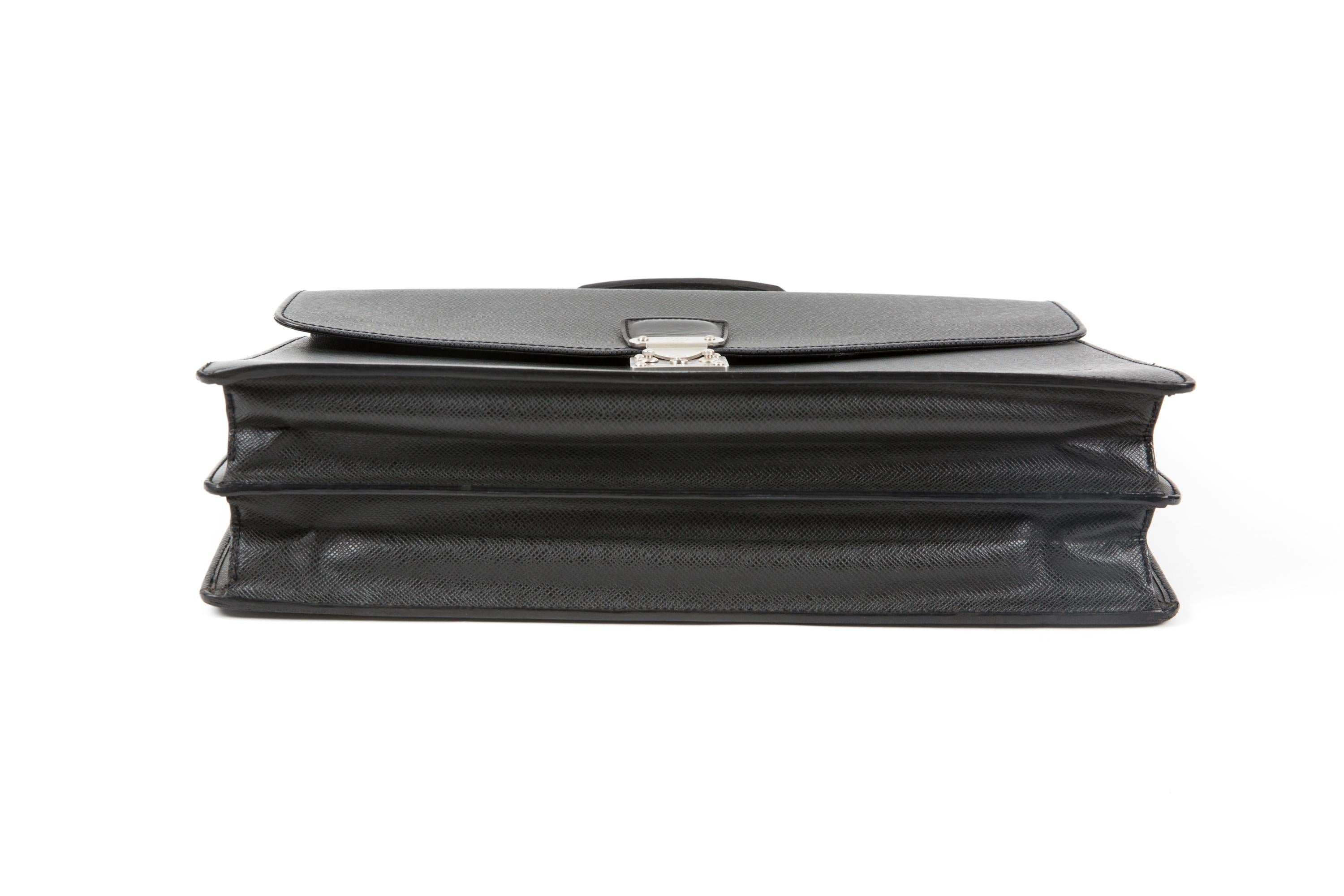 Louis Vuitton Grey Moscova Taiga Leather Briefcase Bag In Good Condition For Sale In Paris, FR
