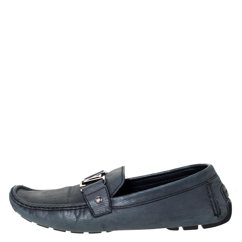 Look sharp and neat with this pair of Monte Carlo loafers from Louis Vuitton. They have been crafted from grey nubuck leather and designed with the art of fine stitching and the signature LV on the uppers. The pair is complete with comfortable
