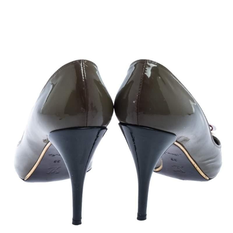 Women's Louis Vuitton Grey Patent Leather Lou Peep-Toe Pumps Size 39 For Sale