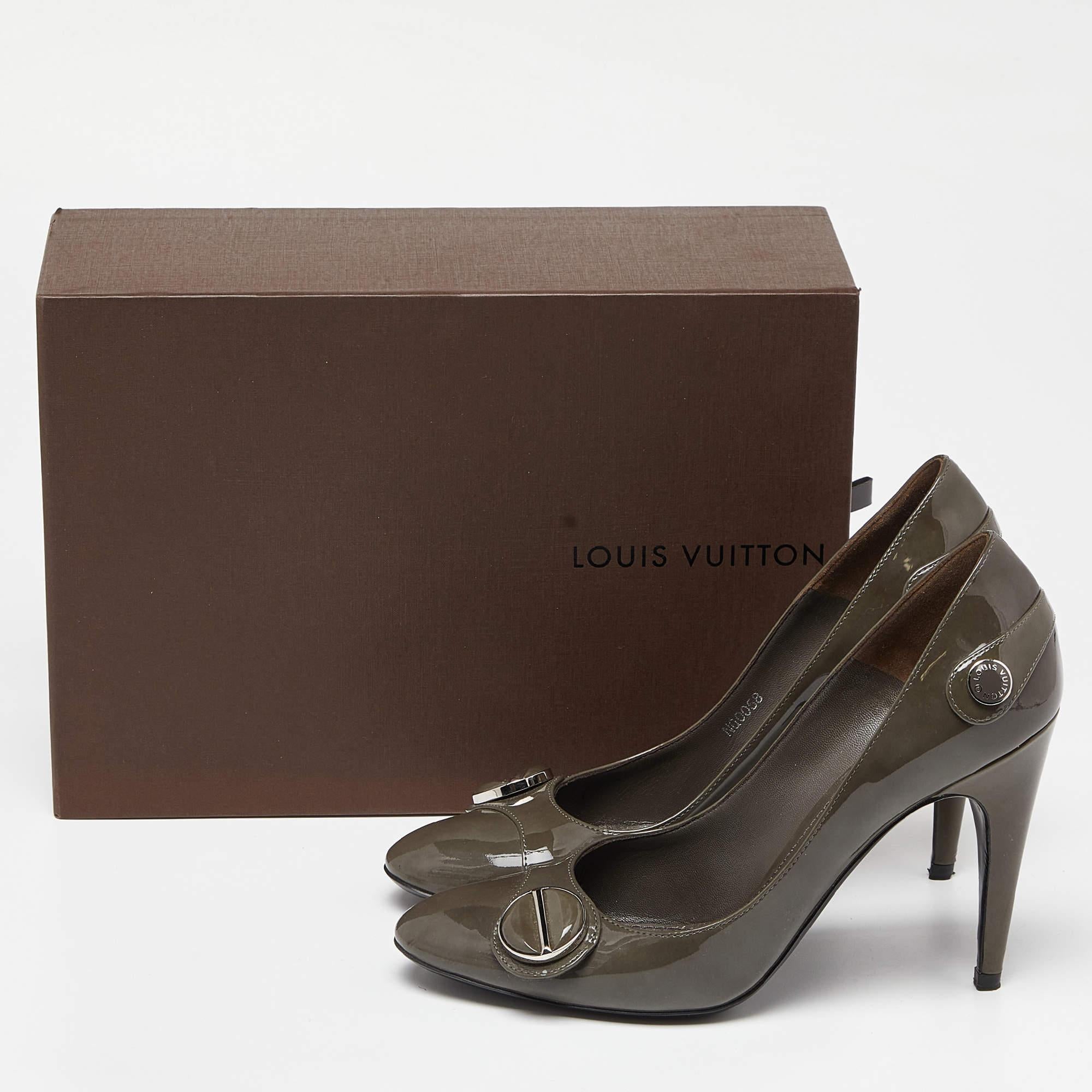 Bombas de charol gris Louis Vuitton talla 38 en venta 4