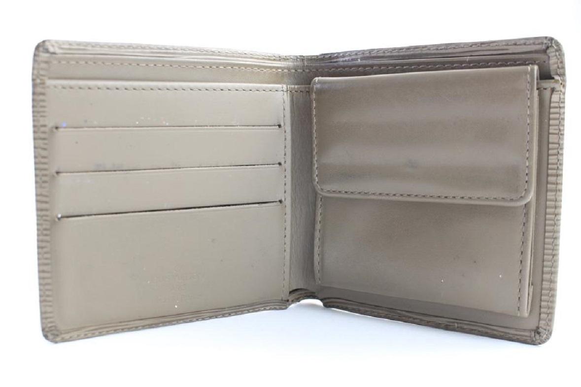 Louis Vuitton Grey Pepper Epi Bifold 16lr0627 Wallet In Good Condition For Sale In Dix hills, NY