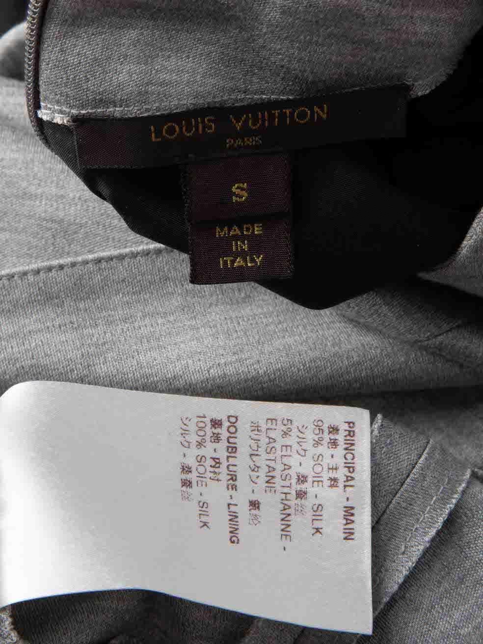 Louis Vuitton - Haut court rembourré à l'épaule gris, taille S en vente 2