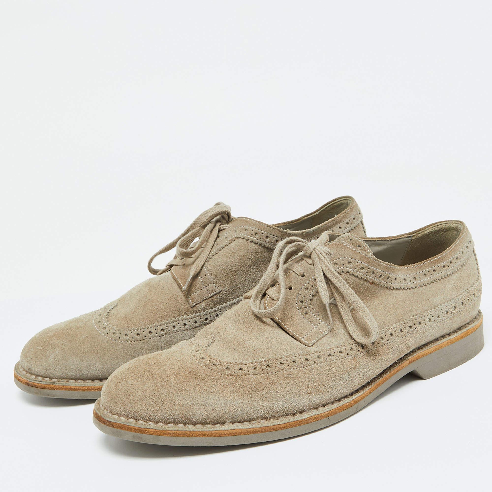 These Louis Vuitton derby shoes aim to deliver a fashionable result. Constructed using suede and secured with laces these shoes are as durable as they are appealing.