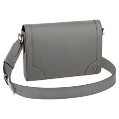 Louis Vuitton Grey Taïga Leather New Flap Messenger Bag 