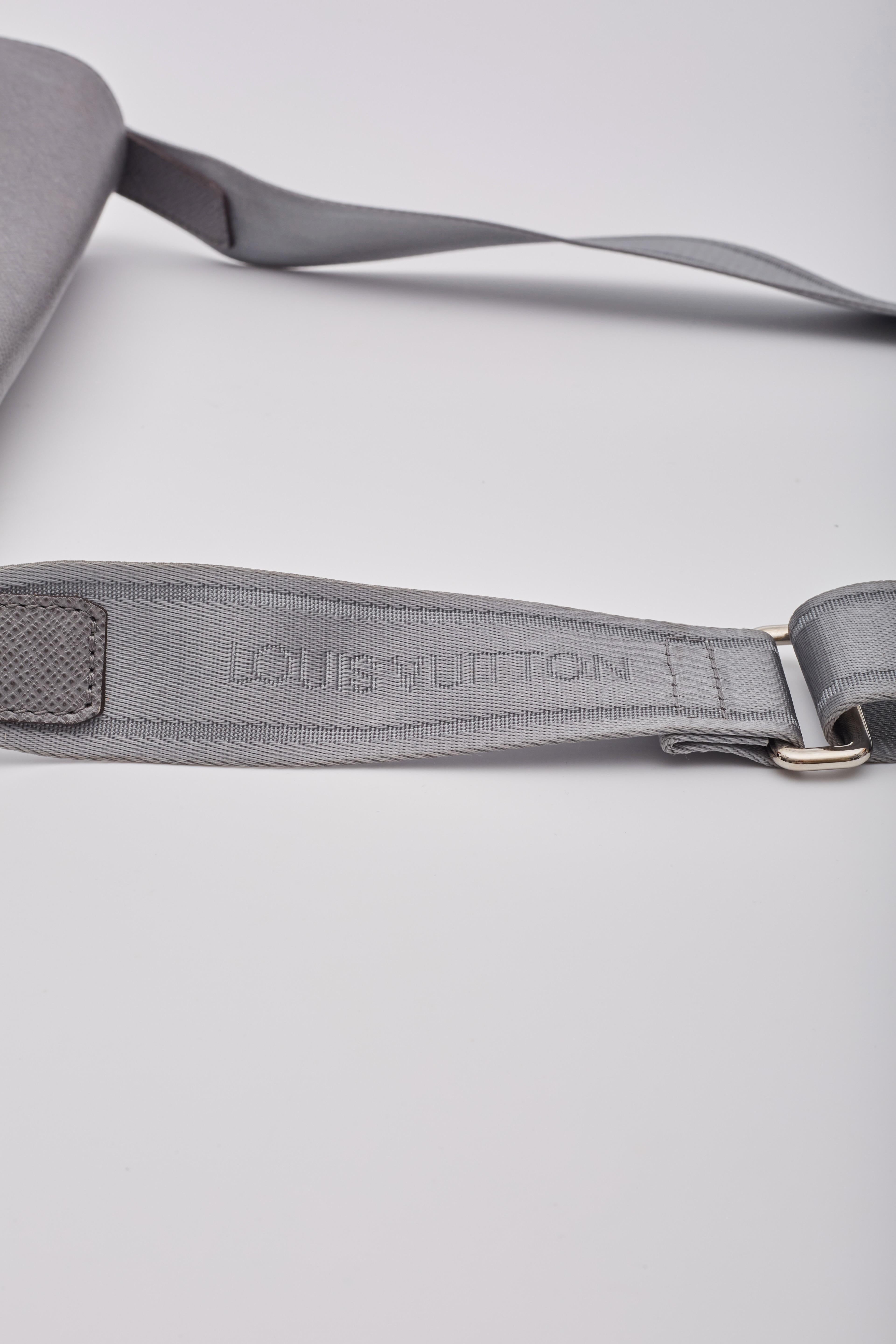 Louis Vuitton Grey Taiga Roman Pm Messenger Bag Glacier For Sale 4