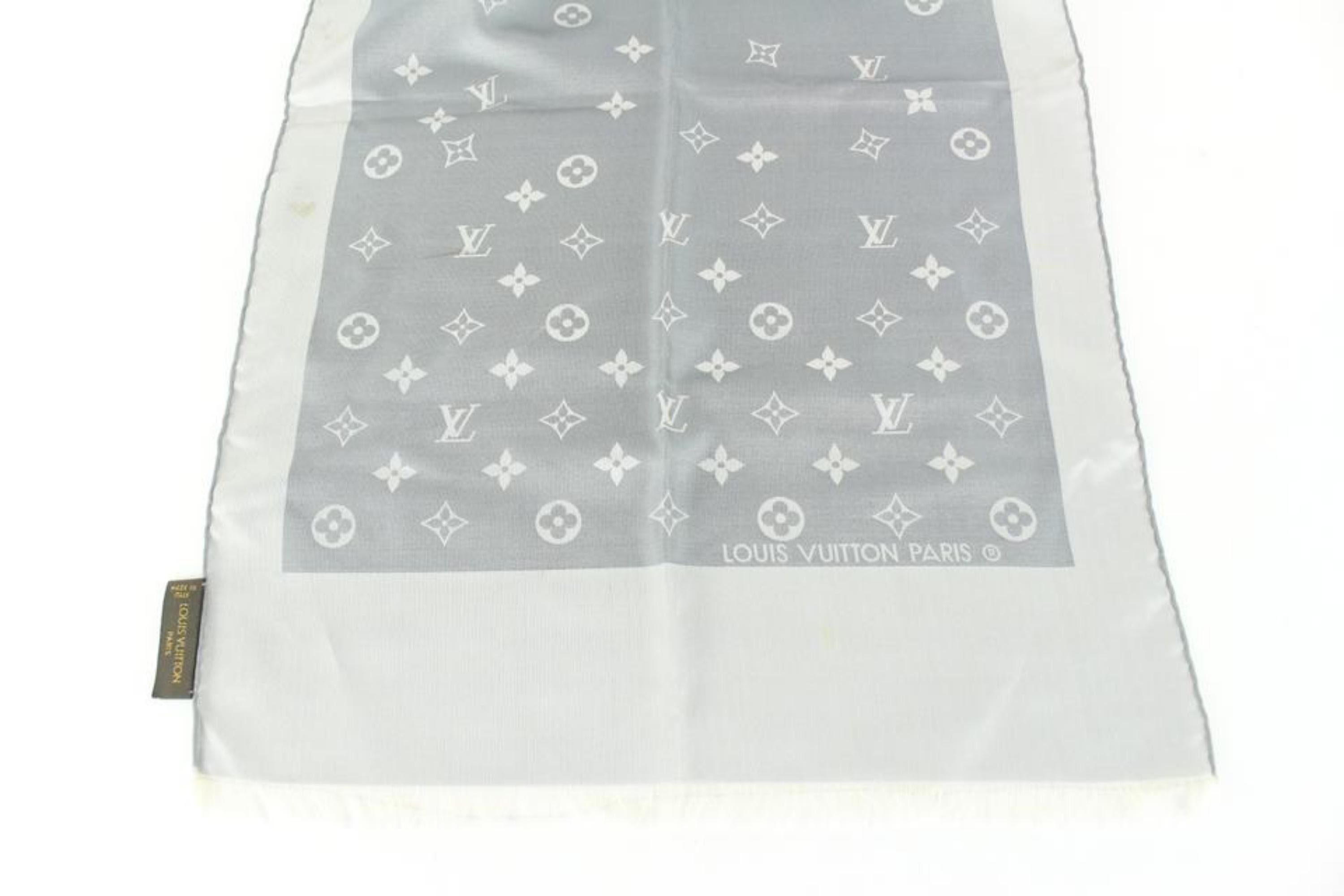Louis Vuitton - Écharpe longue en soie grise et argentée avec monogramme, 34lz510s Pour femmes en vente