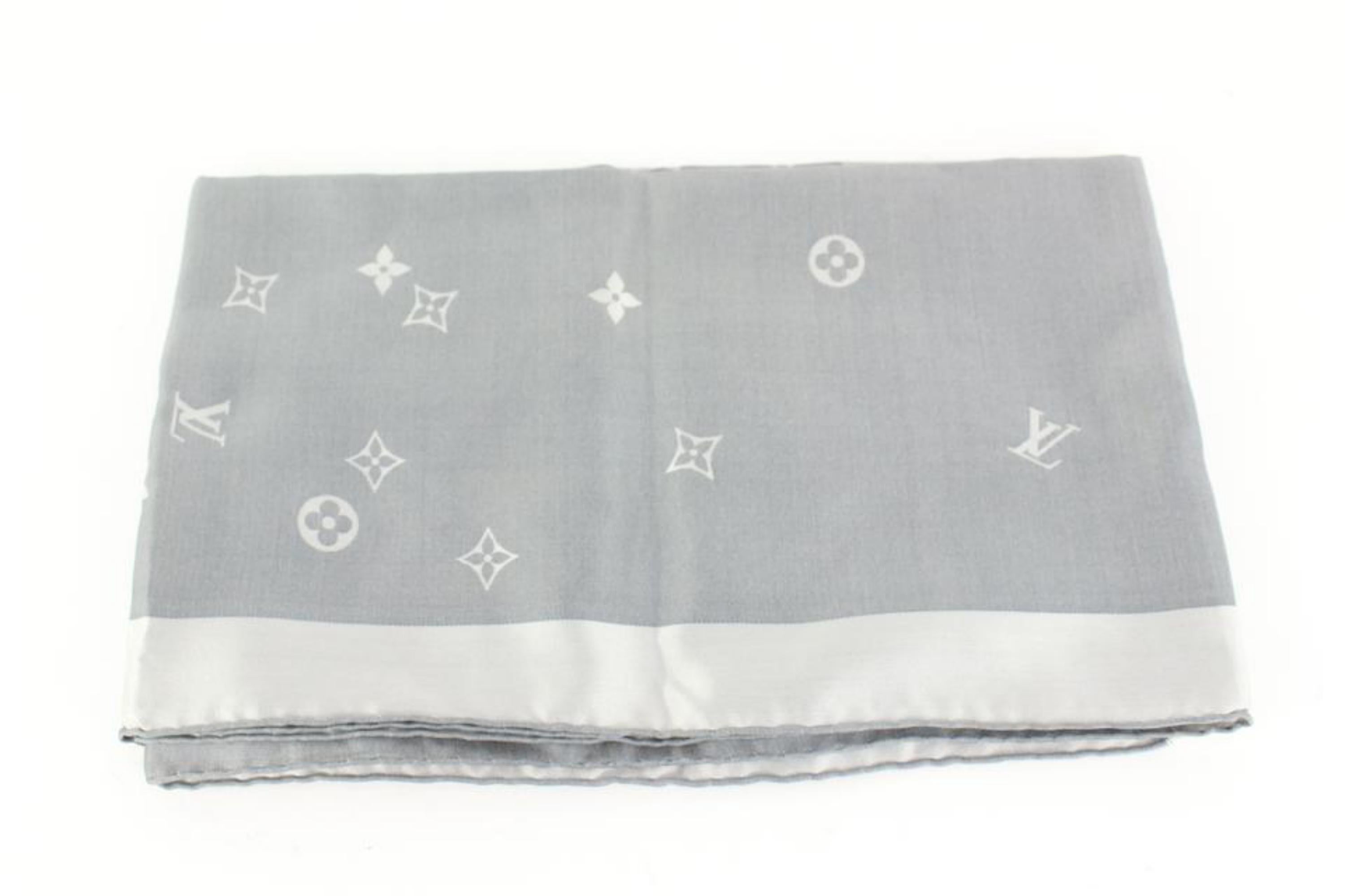 Louis Vuitton Grey x Silver Monogram Silk Scarf Long 34lz510s In Good Condition For Sale In Dix hills, NY