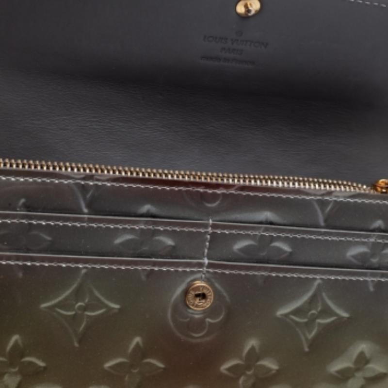 Louis Vuitton Portafoglio Gris Art Deco Monogram Vernis Sarah in vendita 4