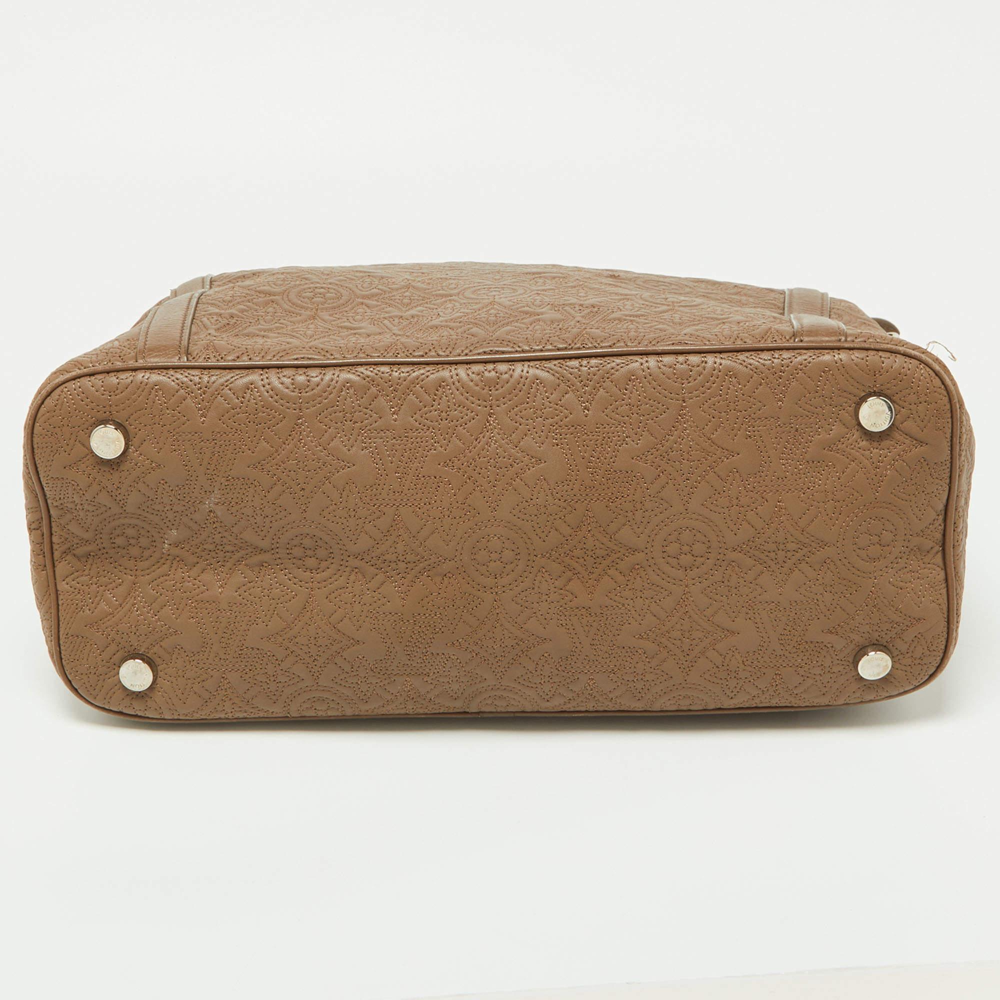 Louis Vuitton Gris Pearl Monogram Antheia Leather Ixia MM Bag In Good Condition For Sale In Dubai, Al Qouz 2