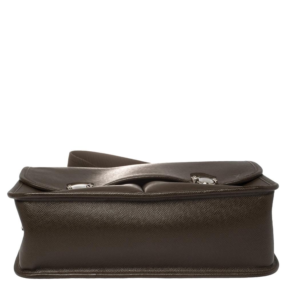 Men's Louis Vuitton Grizzli Taiga Leather Alexei Messenger Bag