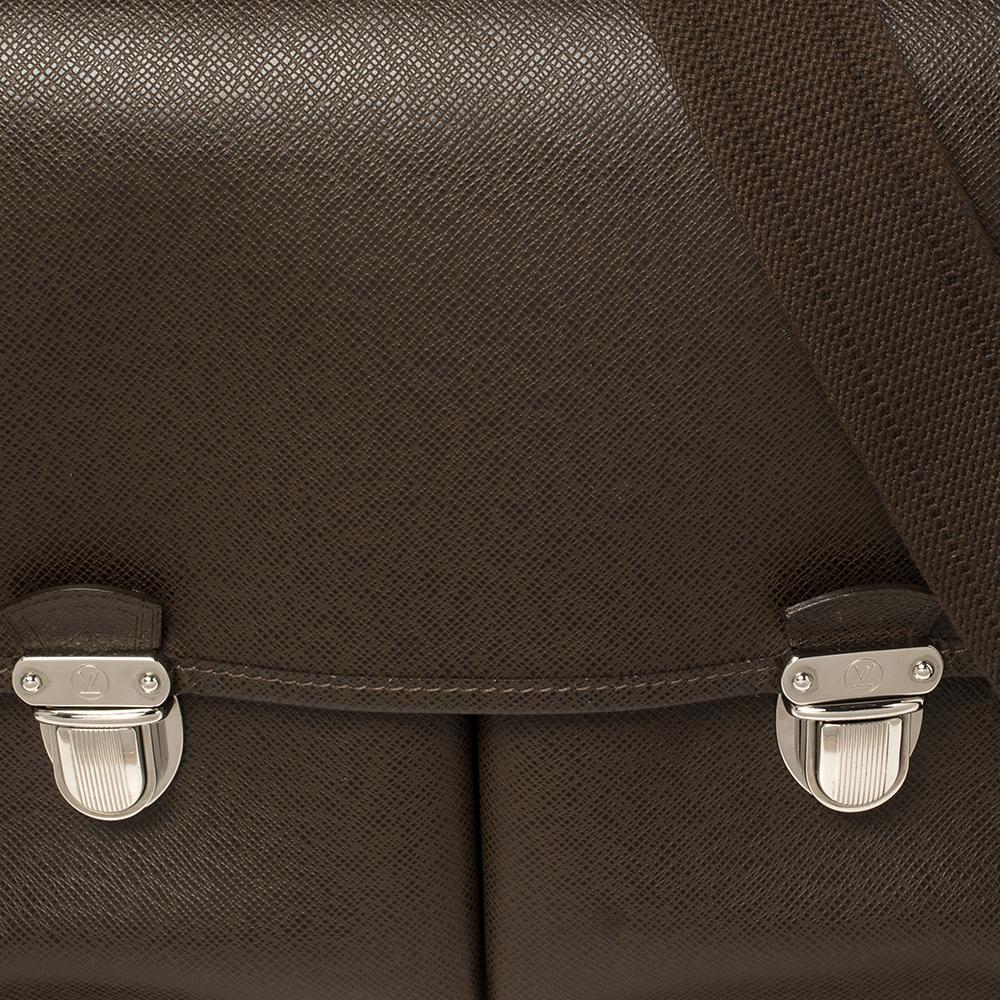 Louis Vuitton Grizzli Taiga Leather Alexei Messenger Bag 1