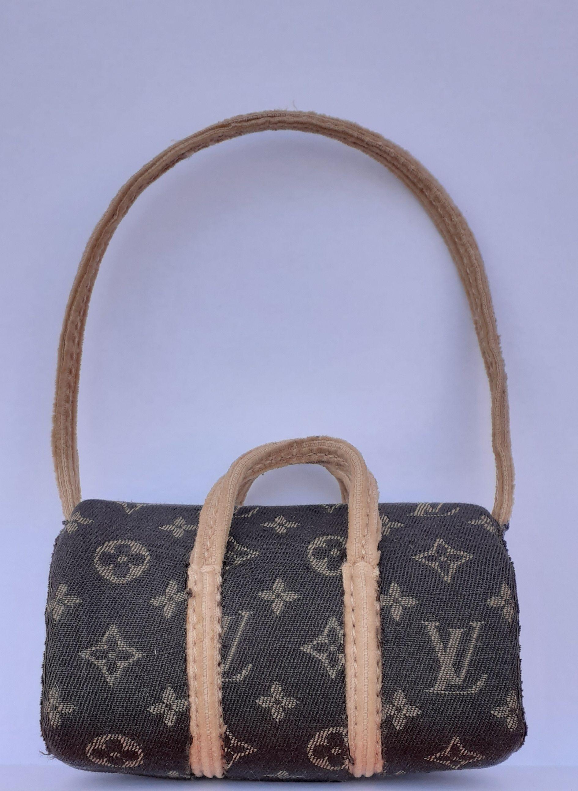  Louis Vuitton Groom Bellboy Doll VIP mit 2 Keepall Taschen SELTEN  im Angebot 7
