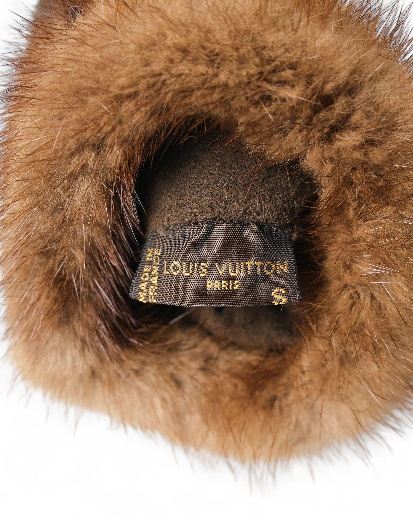 Louis Vuitton Guanti Pelliccia Marrone In condizioni ottime in vendita a Torre Del Greco, IT