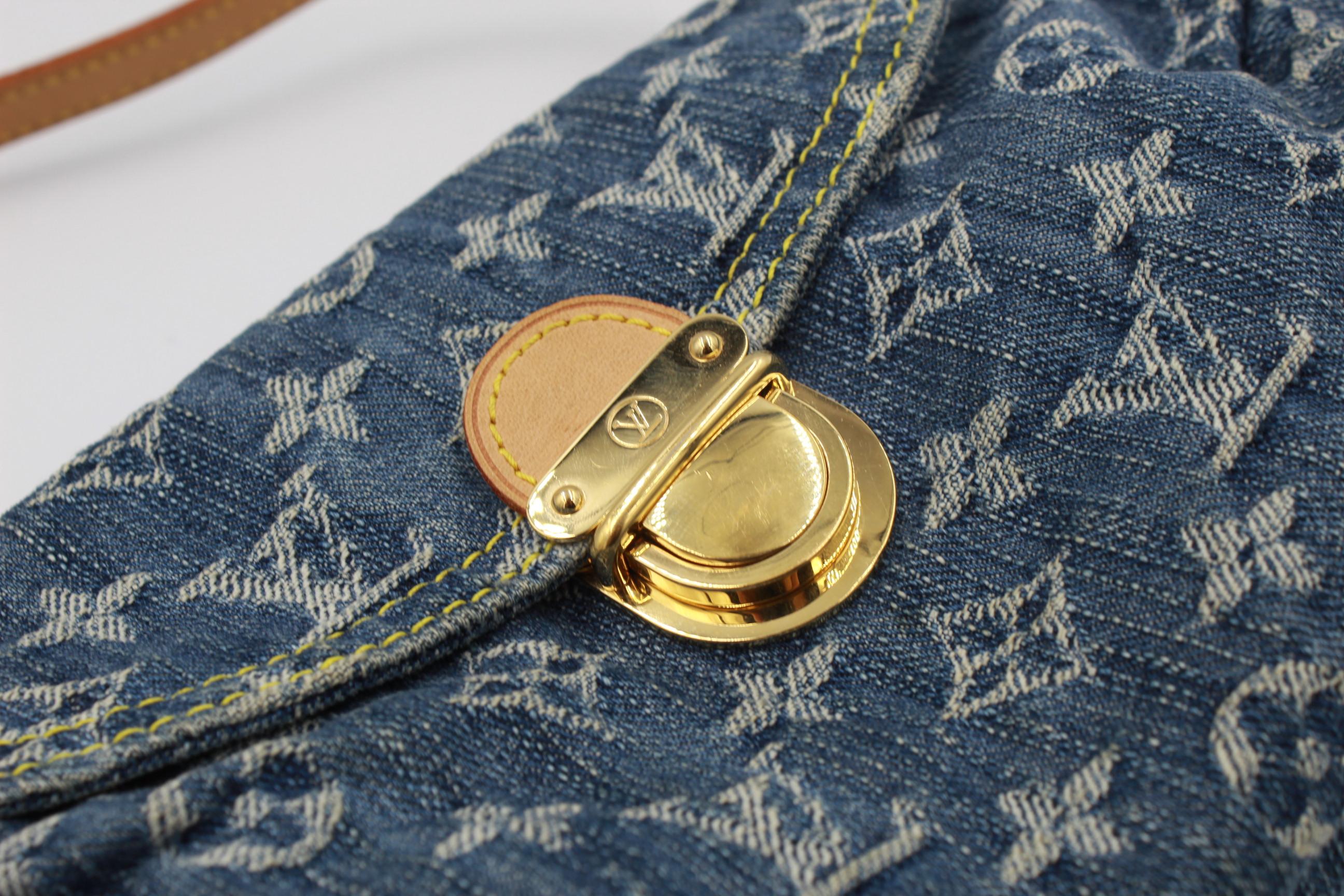 Louis Vuitton handbag in denim monogram In Good Condition In Paris, FR