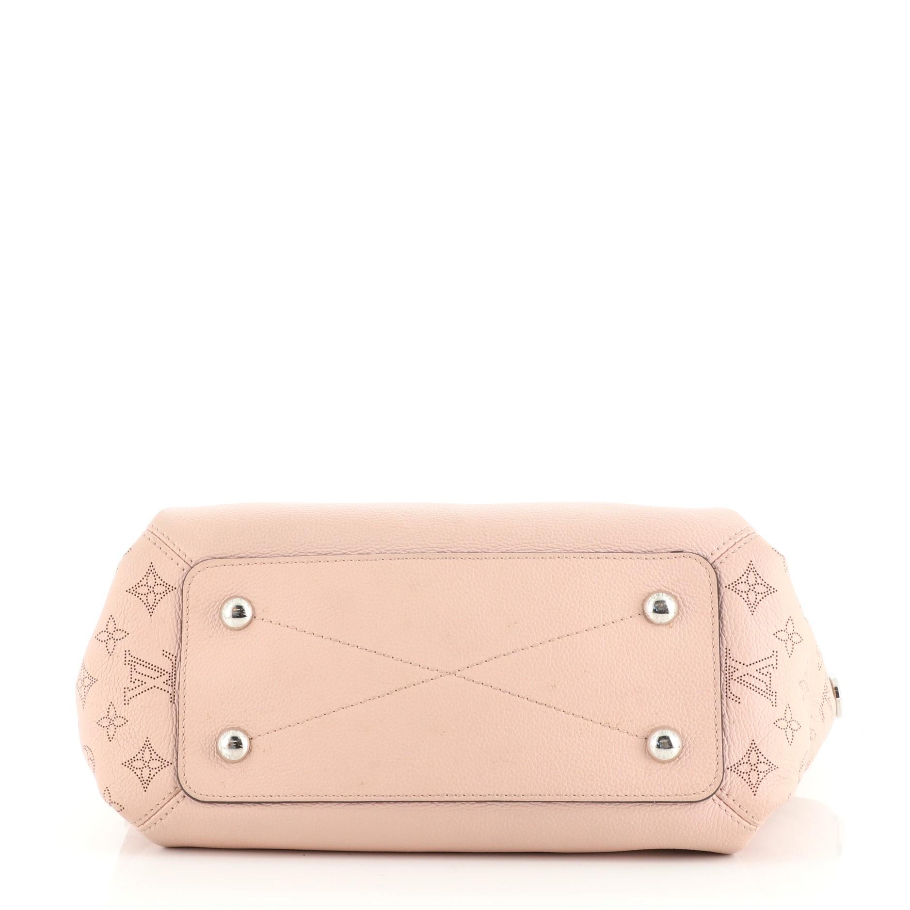 Louis Vuitton Haumea Handtasche Mahina Leder im Zustand „Gut“ in NY, NY