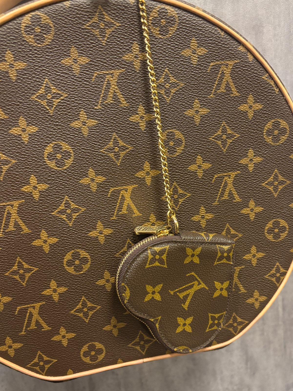 Very cute heart-shaped coin purse with chain in monogram with leopard print lining. Beautiful quirky piece to add to your collection. From 2010. In very well kept condition. Comes with its dust bag and box.