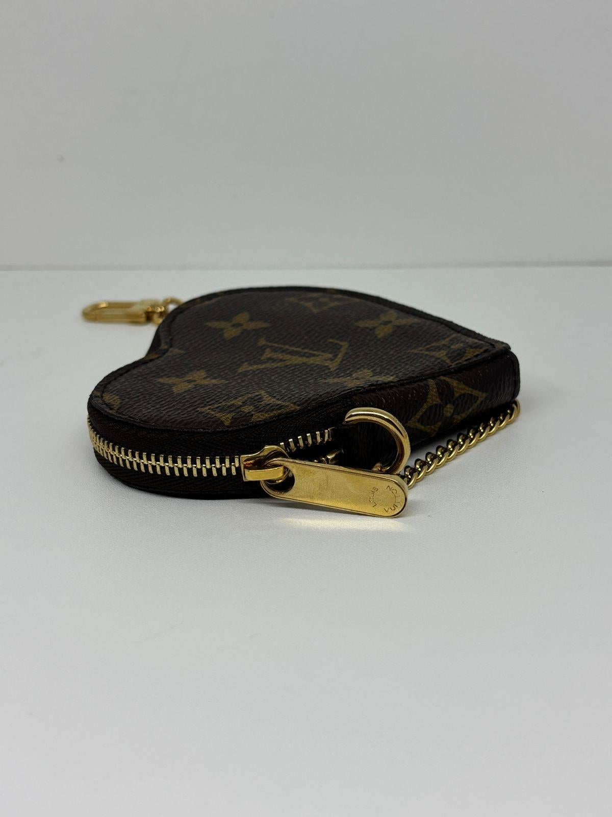 Louis Vuitton Heart-Shaped Monogram Leopard Coeur Coin Purse Charm für Damen oder Herren im Angebot