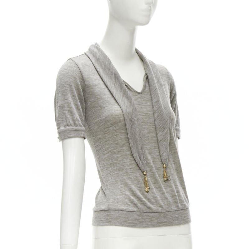 LOUIS VUITTON jersey LVOE gris brezo con detalle de borla y cuello de bufanda  S Gris en venta