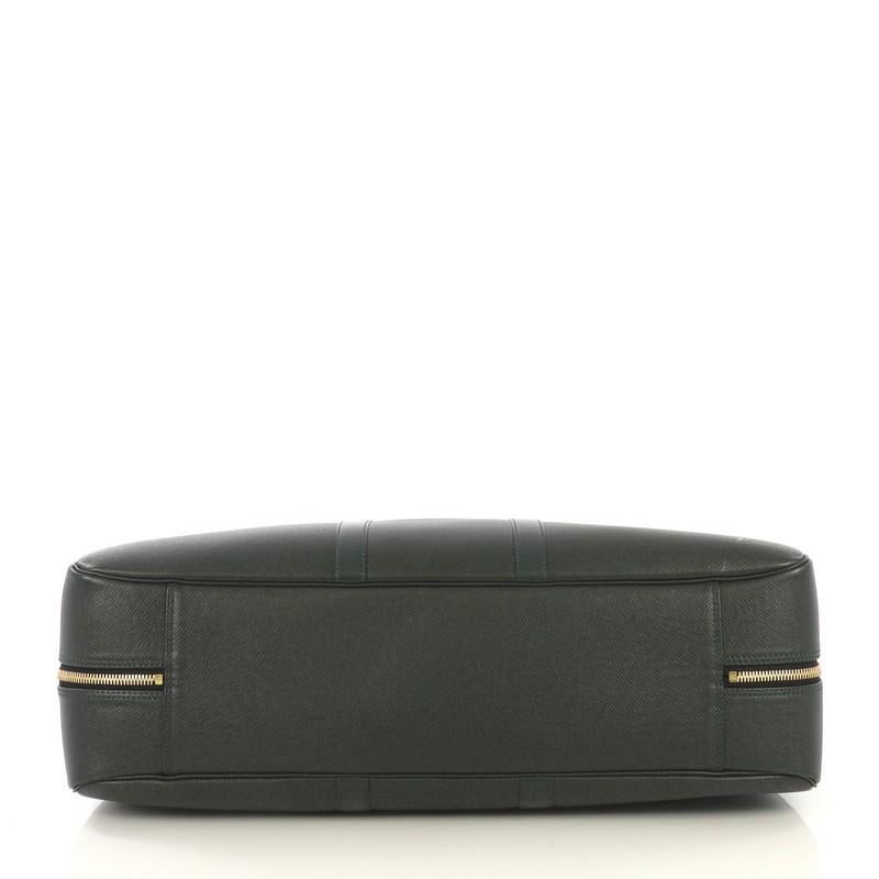 Louis Vuitton Helanga Bag Taiga Leather 1 Poche In Good Condition In NY, NY