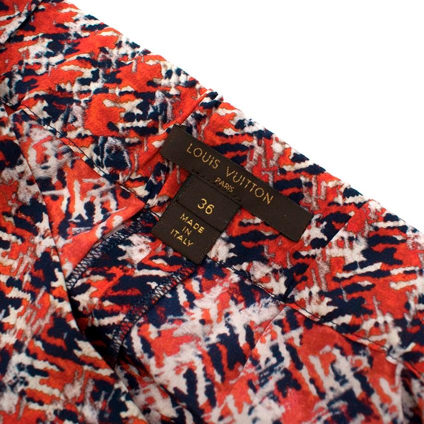 Louis Vuitton High Waist Silk Shorts

- High waist
- Blue, red, white pattern
- Very floaty 
- Button up fastening
- Elasticated waist at the back
- Pocket on each side 

Material 
- 100% silk
- Dry clean

Made in Italy

Please note, these items are