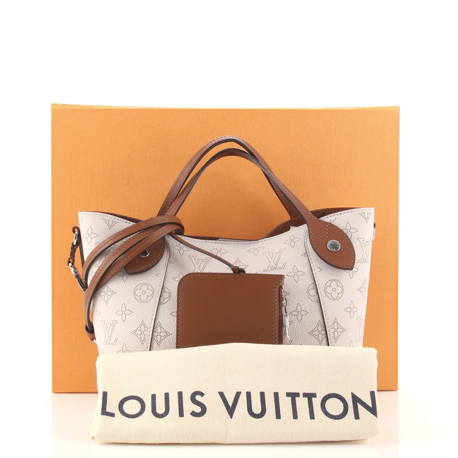Condition: Excellent. Light scuffs and indentations on pochette, scratches on hardware.
Accessories: Box, Dust Bag, Pochette, Clochette, With Strap
Measurements: Handle Drop 4.5