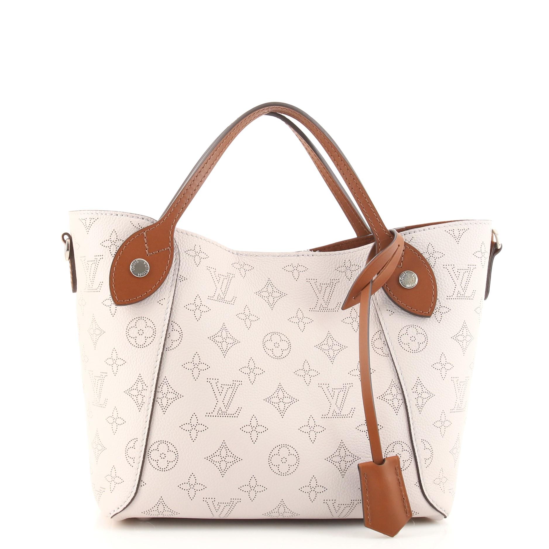 lv classic tote