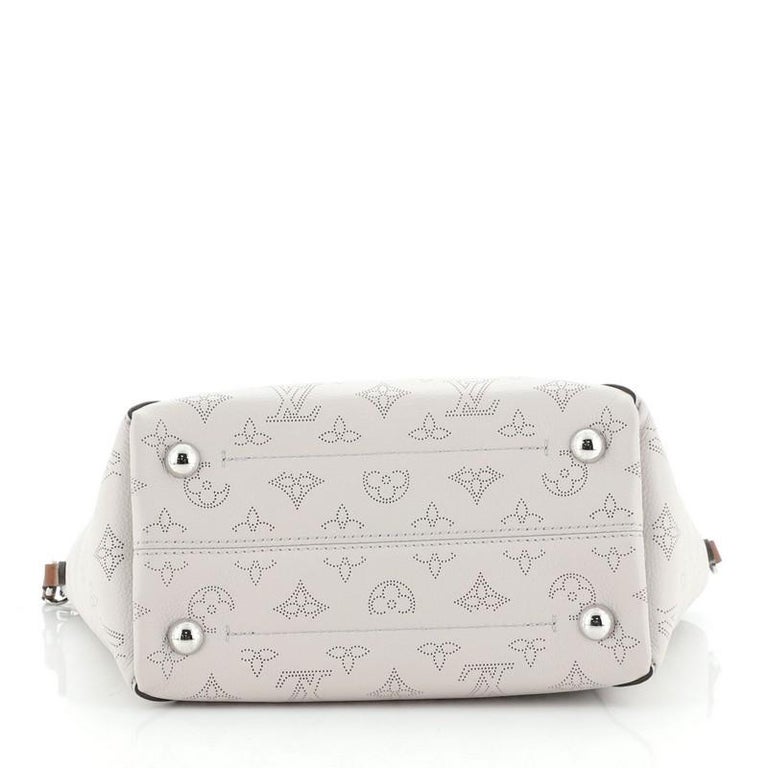 Louis Vuitton Mahina Mulia Hand Crossbody Shoulder Bag Pochette White  M58483
