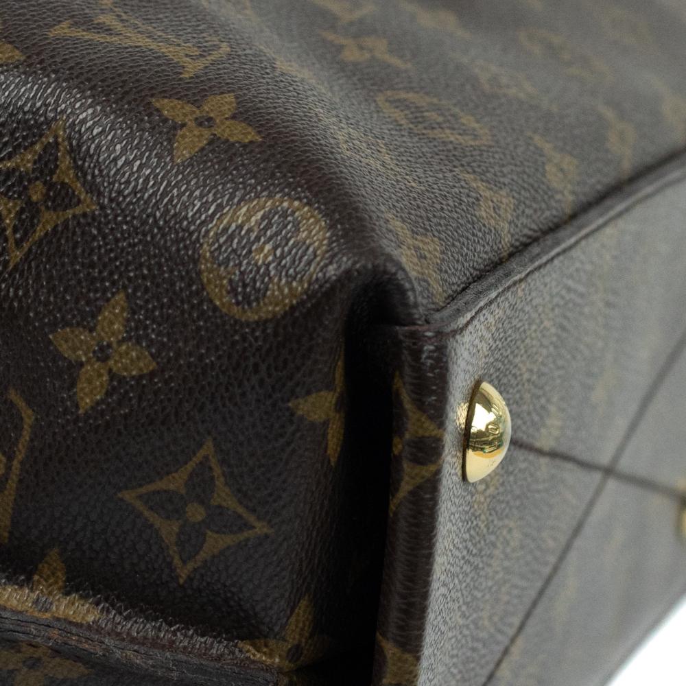 LOUIS VUITTON, Hobo Metis in brown monogram canvas 11