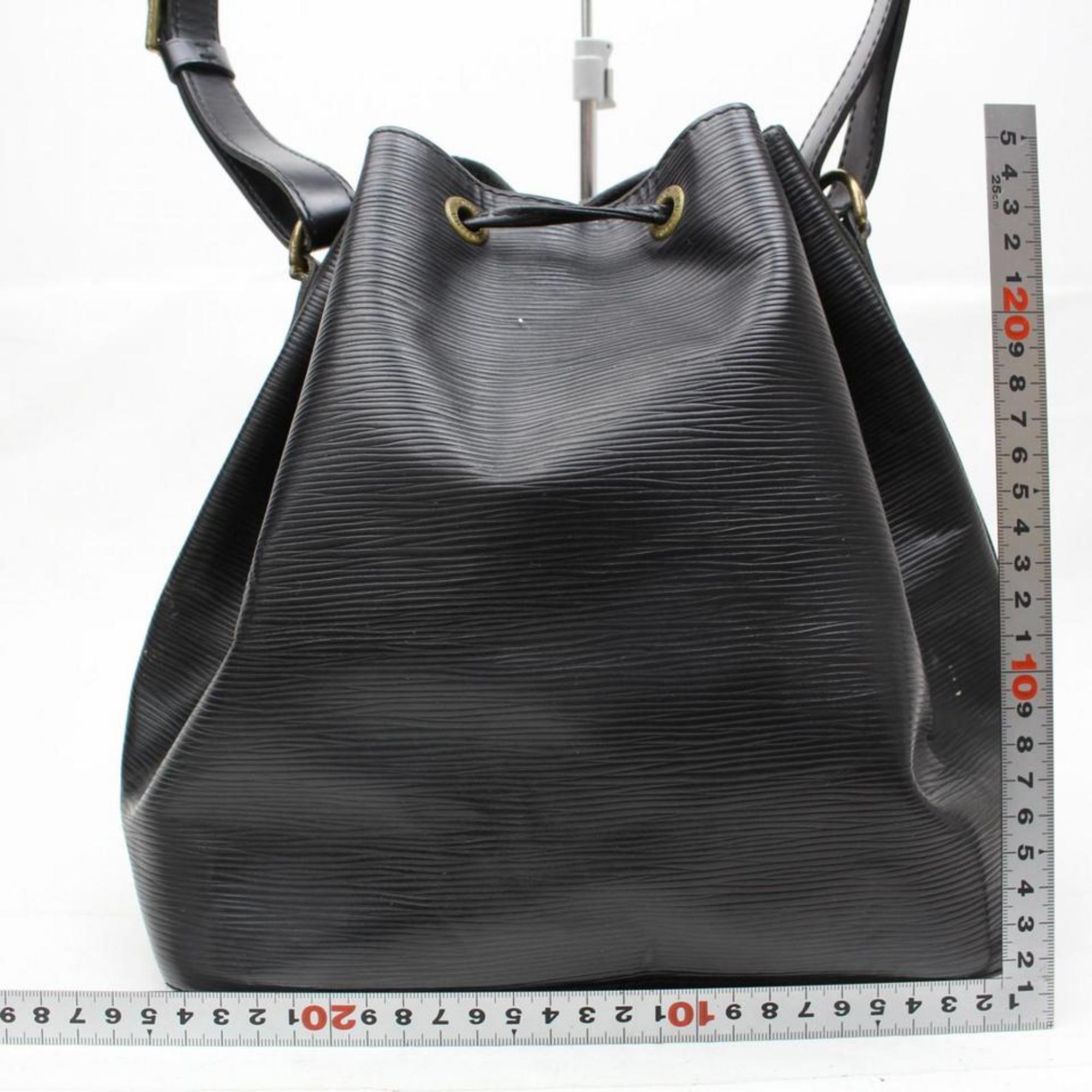 Louis Vuitton Hobo Noir Epi Petit Noe 370337 Black Leather Shoulder Bag For Sale 2