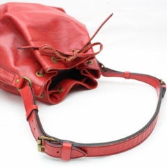 Louis Vuitton Hobo Petit Noe 865551 Rote Leder-Umhängetasche