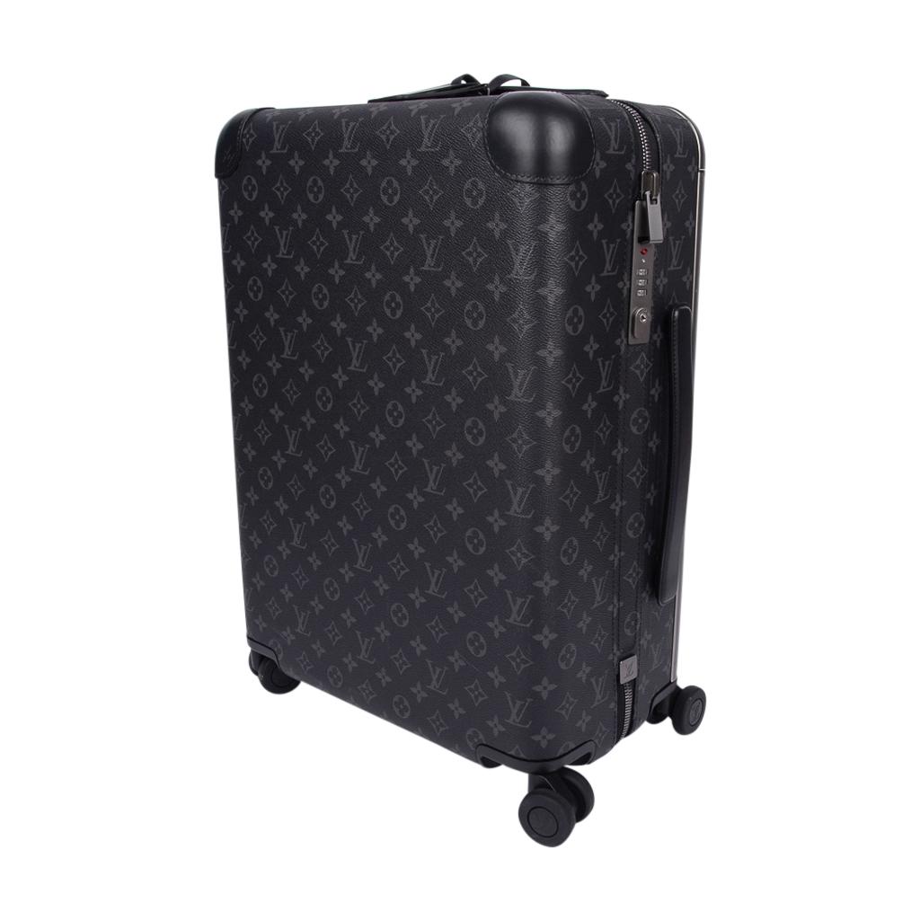 Guaranteed authentic Louis Vuitton Horizon 55 rolling carry on bag featured in Monogram Eclipse Canvas.
Light weight 4 wheel roller has a large external cane creating a flat spacious interior.
Leather corners.
Mesh lining. 
New TSA lock. 
Side