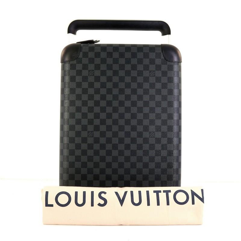 This Louis Vuitton Horizon Luggage Damier Graphite 55, crafted in damier graphite, features black leather handles, corner trim, pull and roller mechanisms and silver-tone hardware. Its zip closure opens to a black fabric interior with a large zipper
