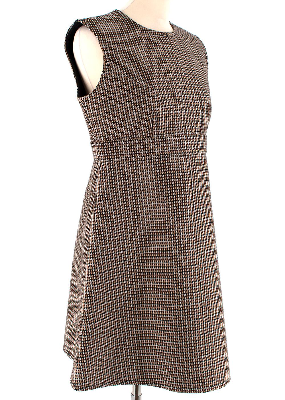 Louis Vuitton Houndstooth Wool Sleeveless Dress

- Warm blend of wool
- Sleeveless dress with a round high neckline
- Accentuated waist with a floaty skirt
- Gunmetal zip hardware down the back of the dress
- Black top stitching
- V shaped panels on