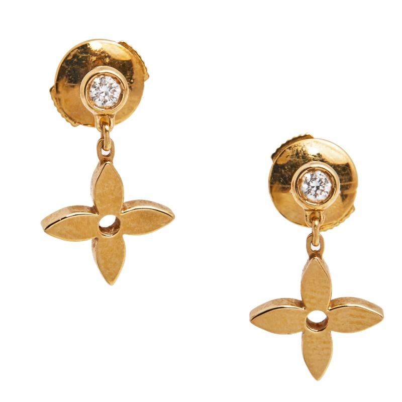 Sculpted with beauty in mind using 18k rose gold, this set of earrings from Louis Vuitton will bring you countless days of charm. The Monogram flowers, created by Georges-Louis Vuitton, are employed with diamonds to create this stunning pair.