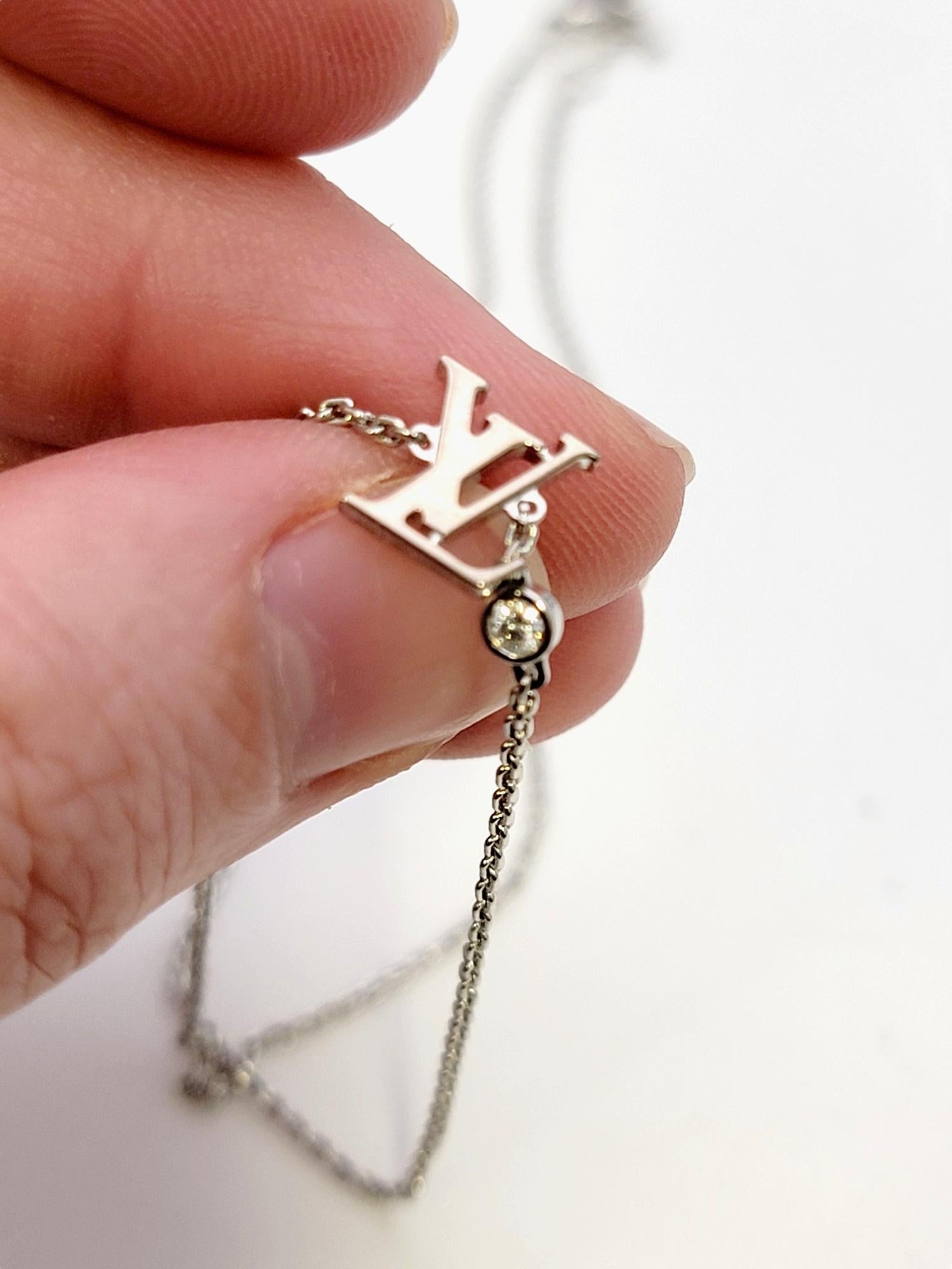 Louis Vuitton, collier pendentif Idylle Blossom LV avec diamants en or blanc en vente 1