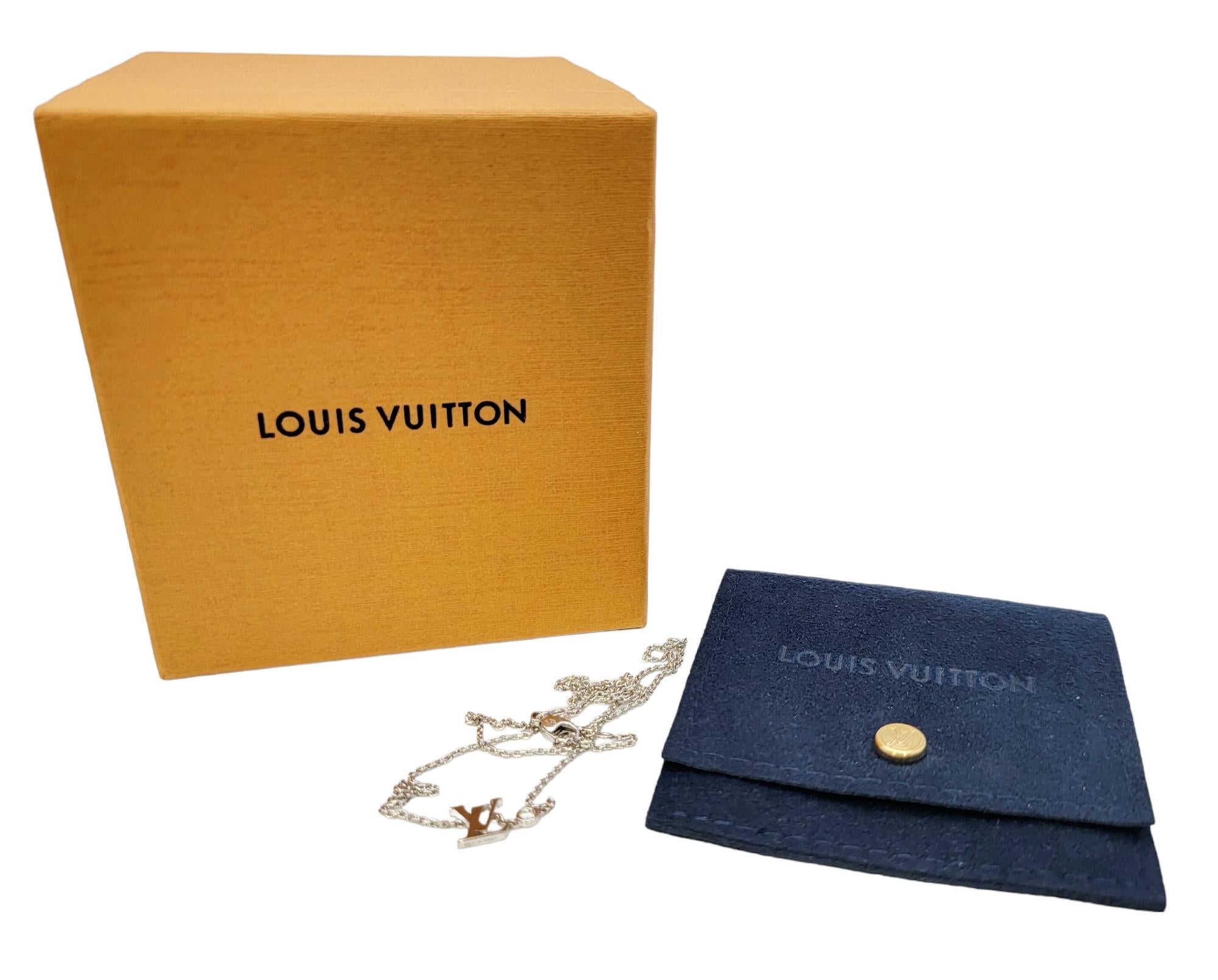 Louis Vuitton, collier pendentif Idylle Blossom LV avec diamants en or blanc en vente 3