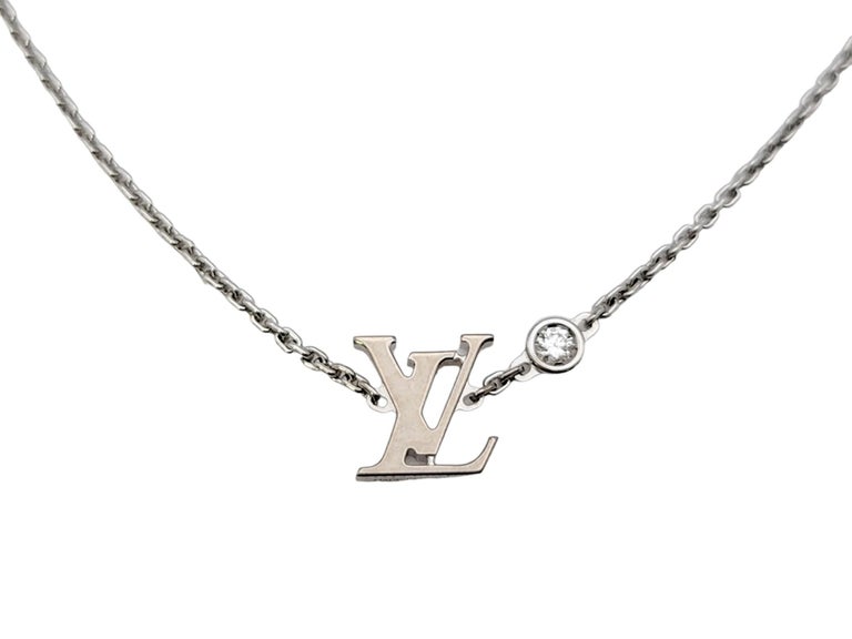 Louis Vuitton Idylle Blossom LV Pendant, White Gold and Diamond Grey. Size NSA