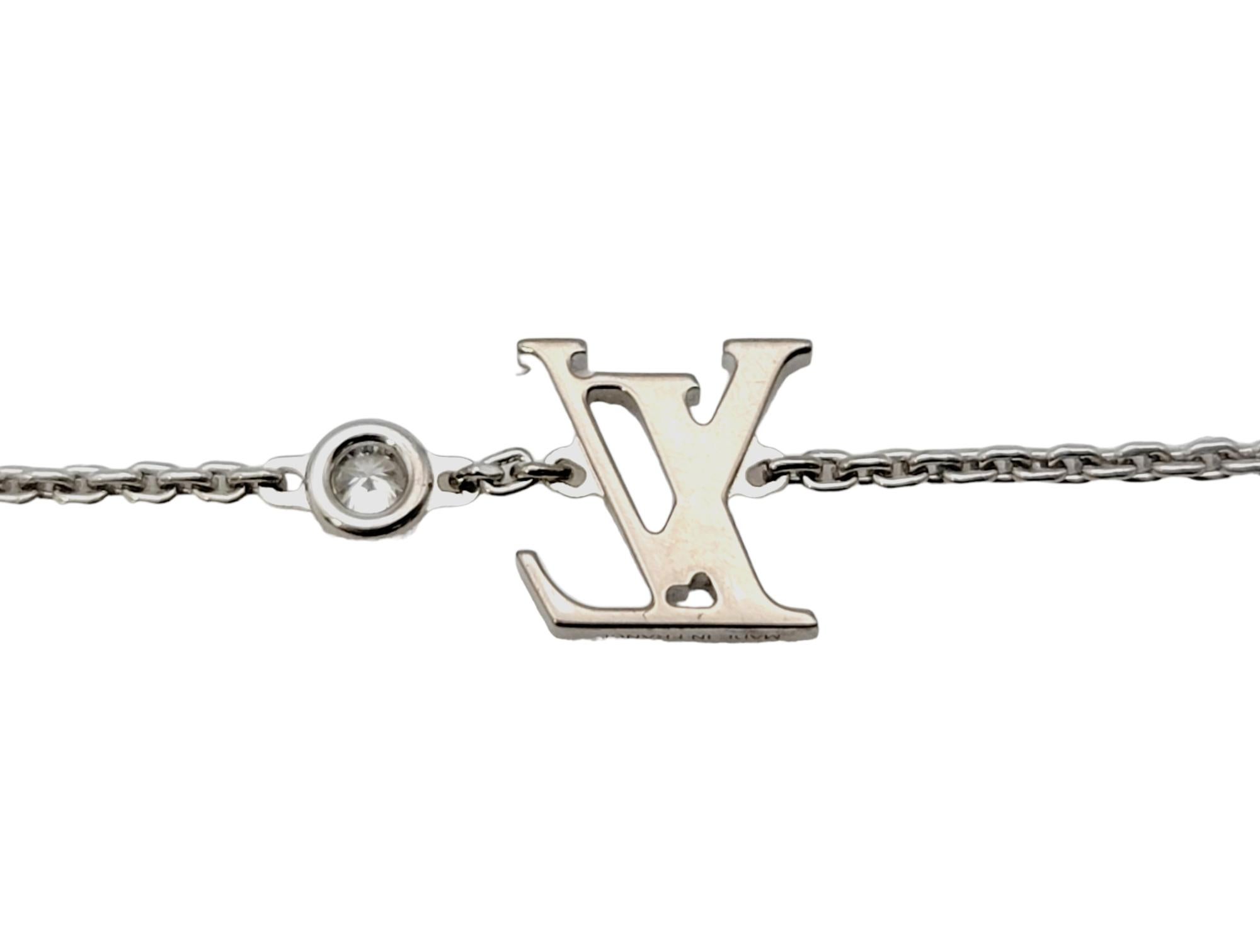 Contemporary Louis Vuitton Idylle Blossom LV Pendant Necklace with Diamond in White Gold For Sale
