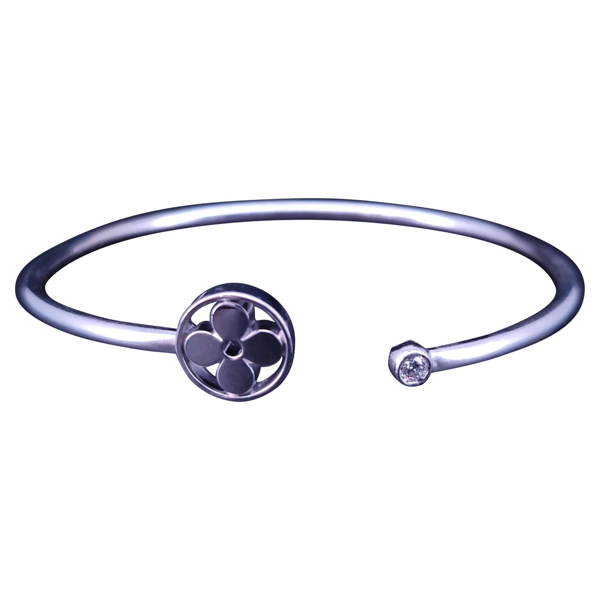 Pulsera Idylle Blossom Twist de Louis Vuitton en oro blanco de 18 quilates