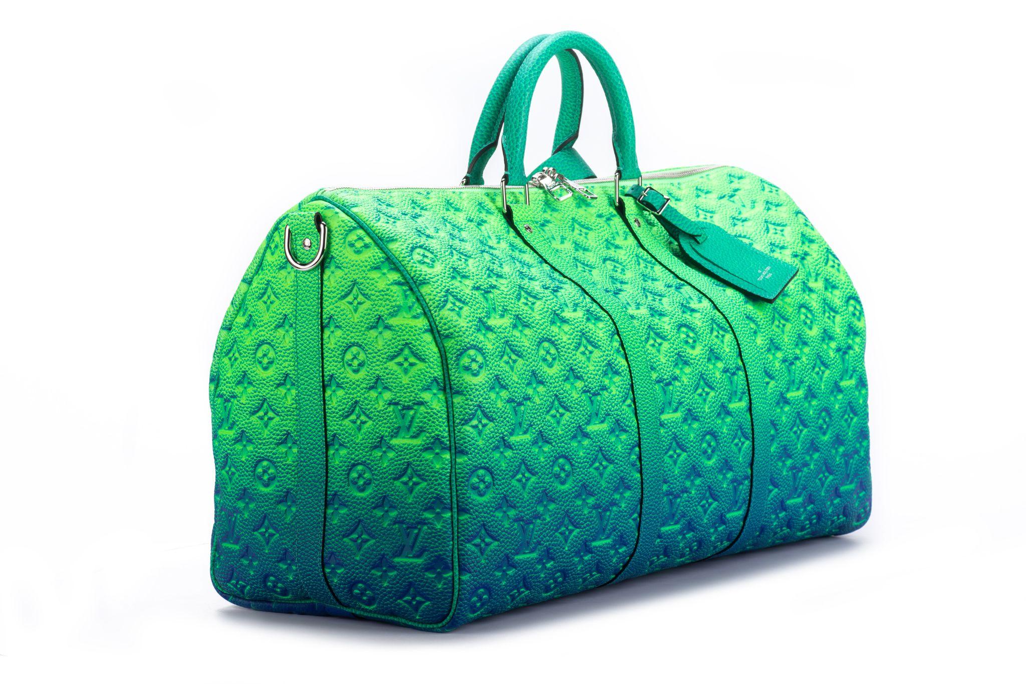The Louis Vuitton Keepall 50 Bandouliere is made from bull calfskin with a soft multicolored green. This bag is from the Virgil Abloh Illusion leather collection. Soft side and cabin-friendly, the Keepall 50 bag merits it’s name: the unexpectedly