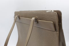 Louis Vuitton in grey épi leather handbag