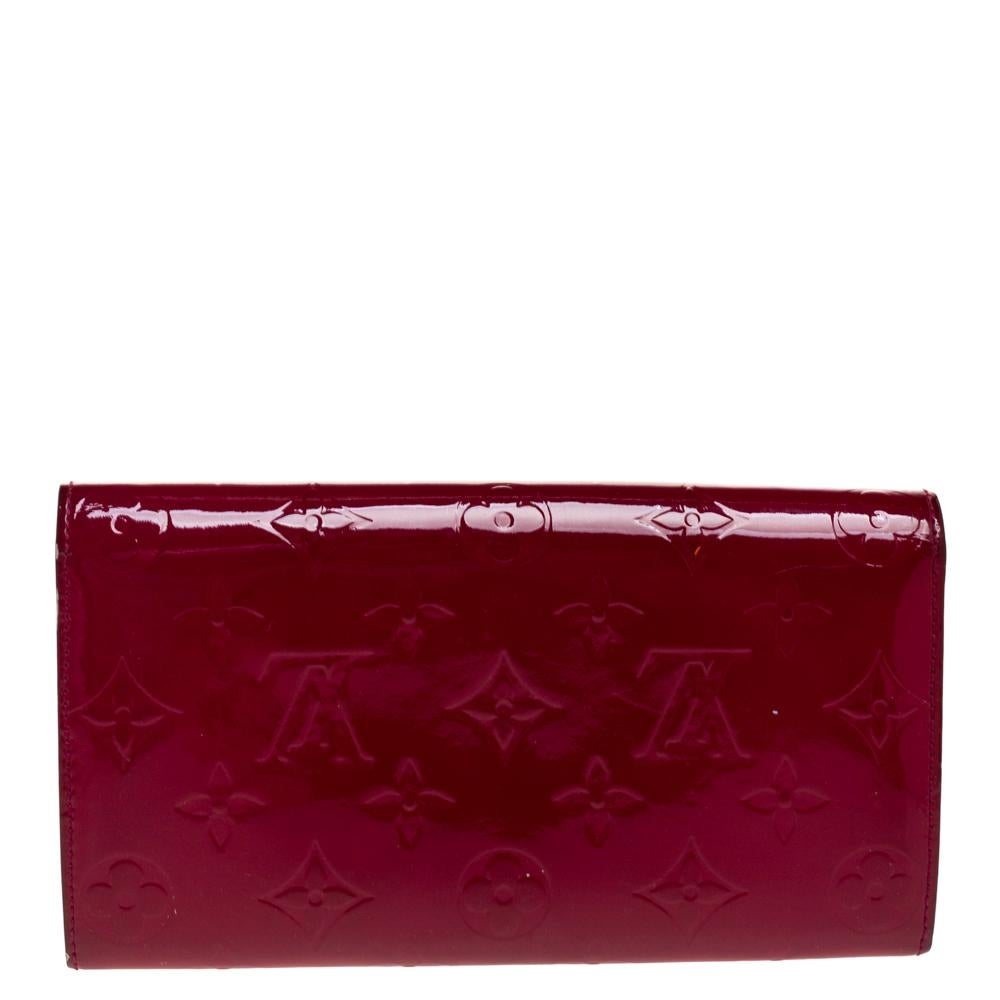 Designed to perfection and crafted from Monogram Vernis leather, this wallet can be your go-to accessory. Bringing elegance and class to your daily style, this wallet from Louis Vuitton is stylish and convenient. It is a wise buy.

