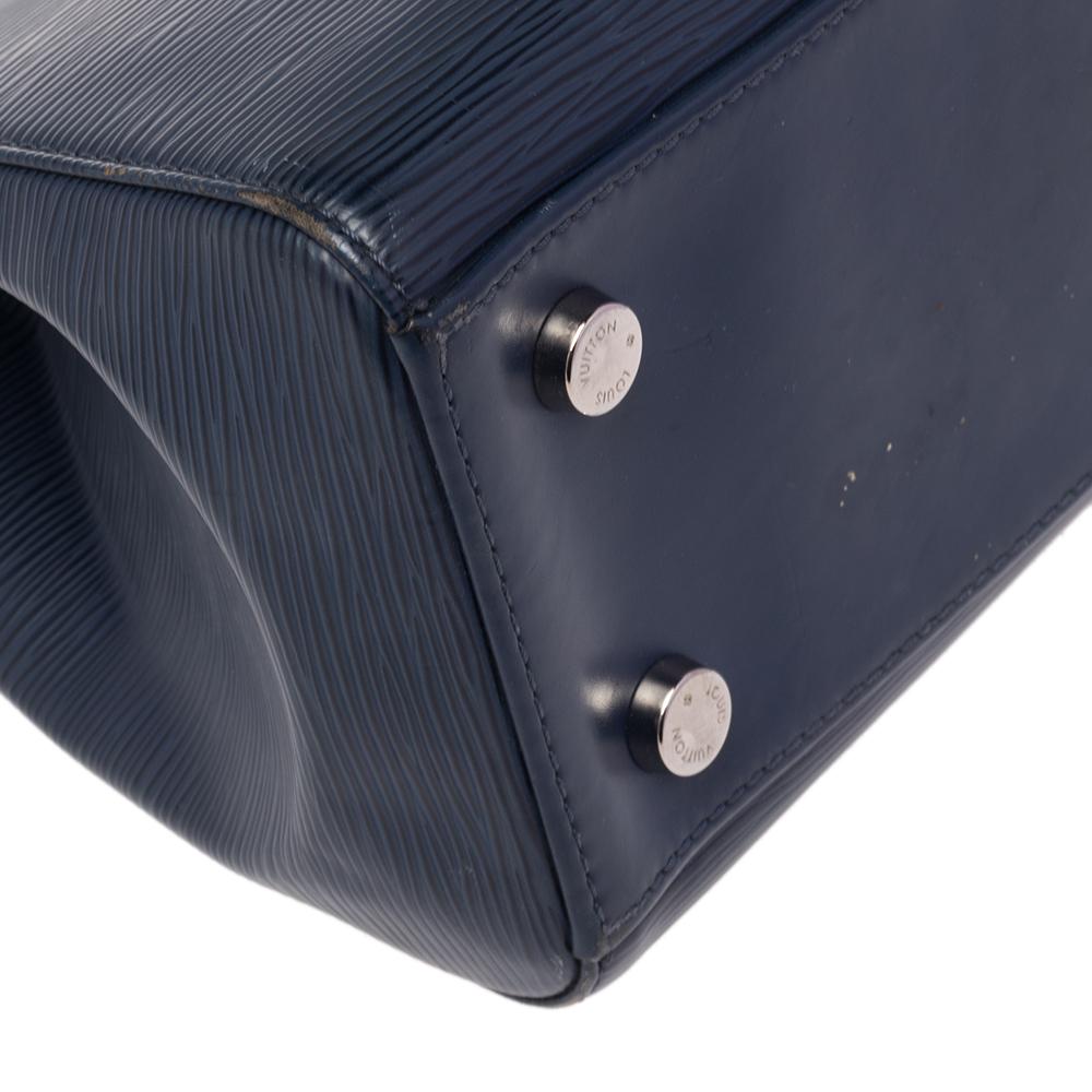 Louis Vuitton Indigoblaue Epi Leder Brea MM Tasche im Zustand „Gut“ in Dubai, Al Qouz 2