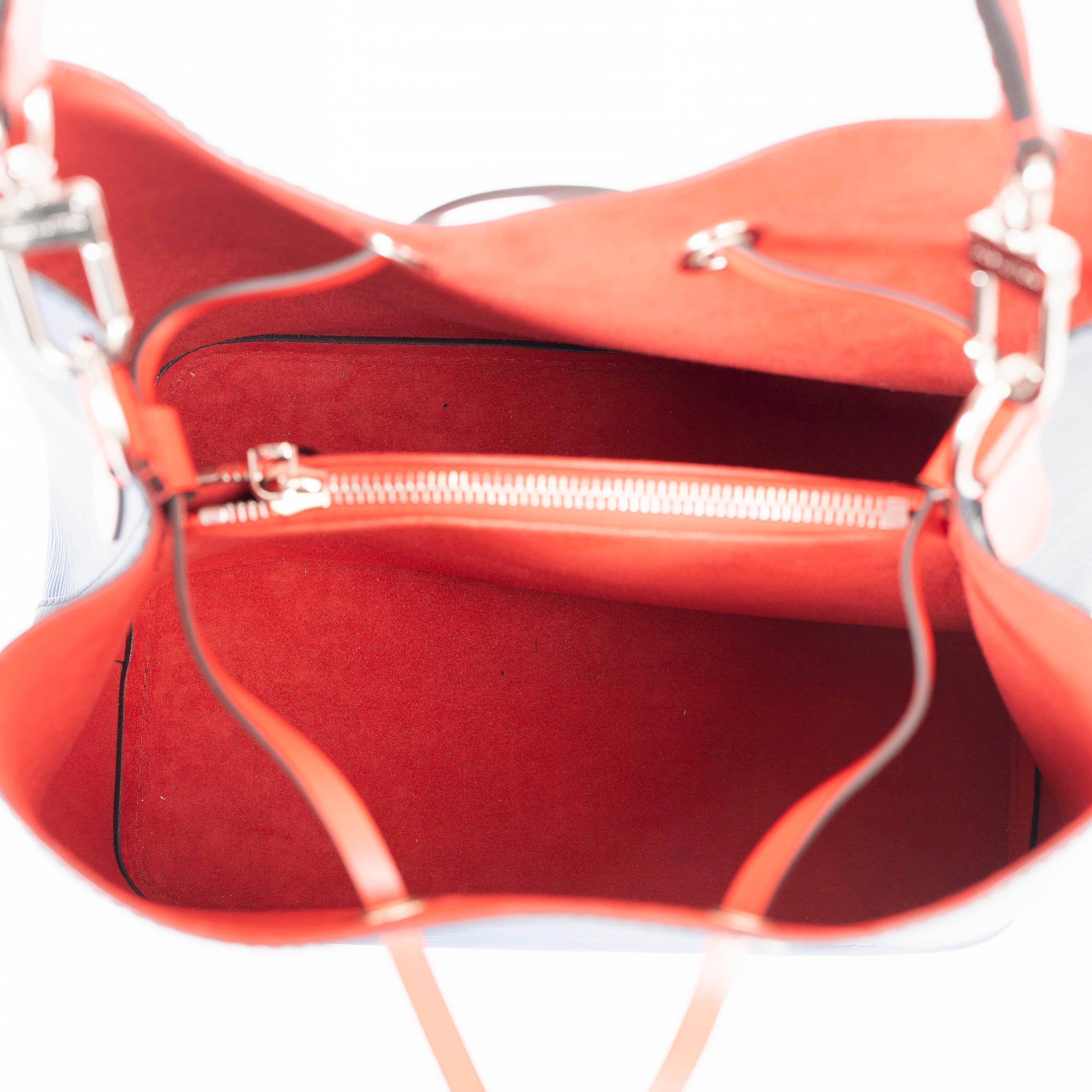 Women's LOUIS VUITTON Indigo Coquelicot blue Epi leather NEONOE MM Bucket Bag For Sale