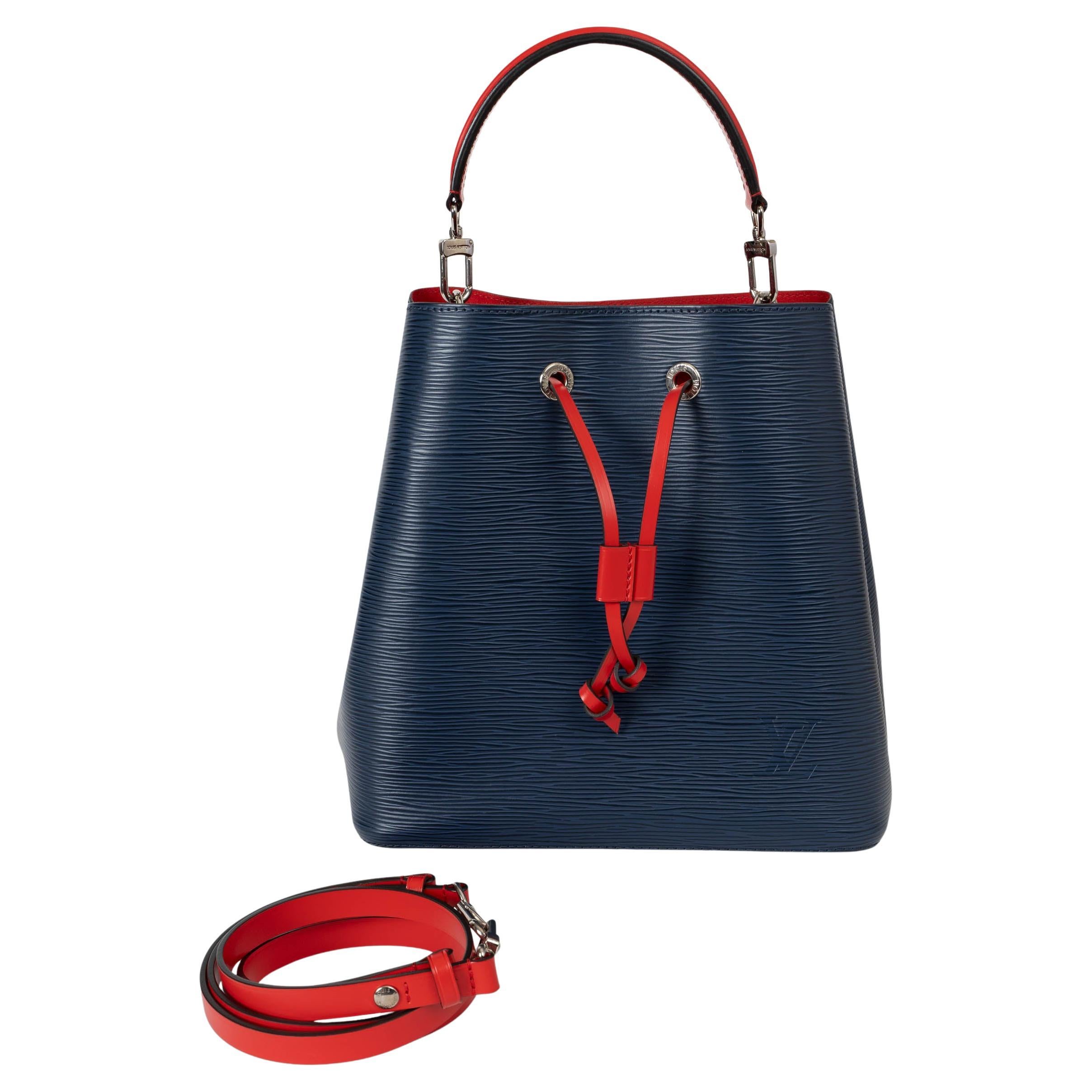 LOUIS VUITTON Indigo Coquelicot blue Epi leather NEONOE MM Bucket Bag For Sale