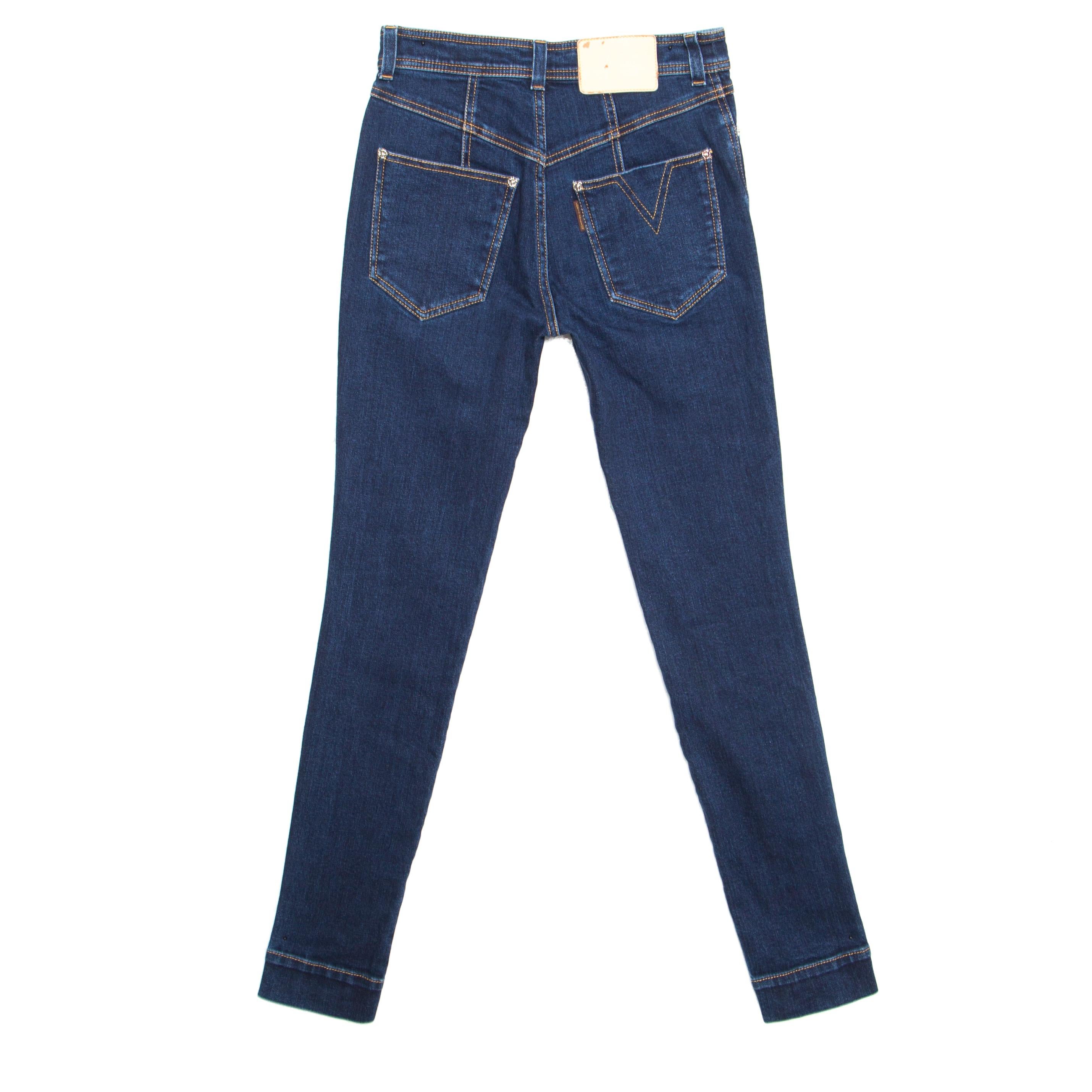  Designed to look fabulous and lend you a great fit, these skinny jeans from Louis Vuitton are a must buy! The Indigo dark washed jeans are made of a cotton blend and feature a front button fastening, belt loop closures and front and back pockets.