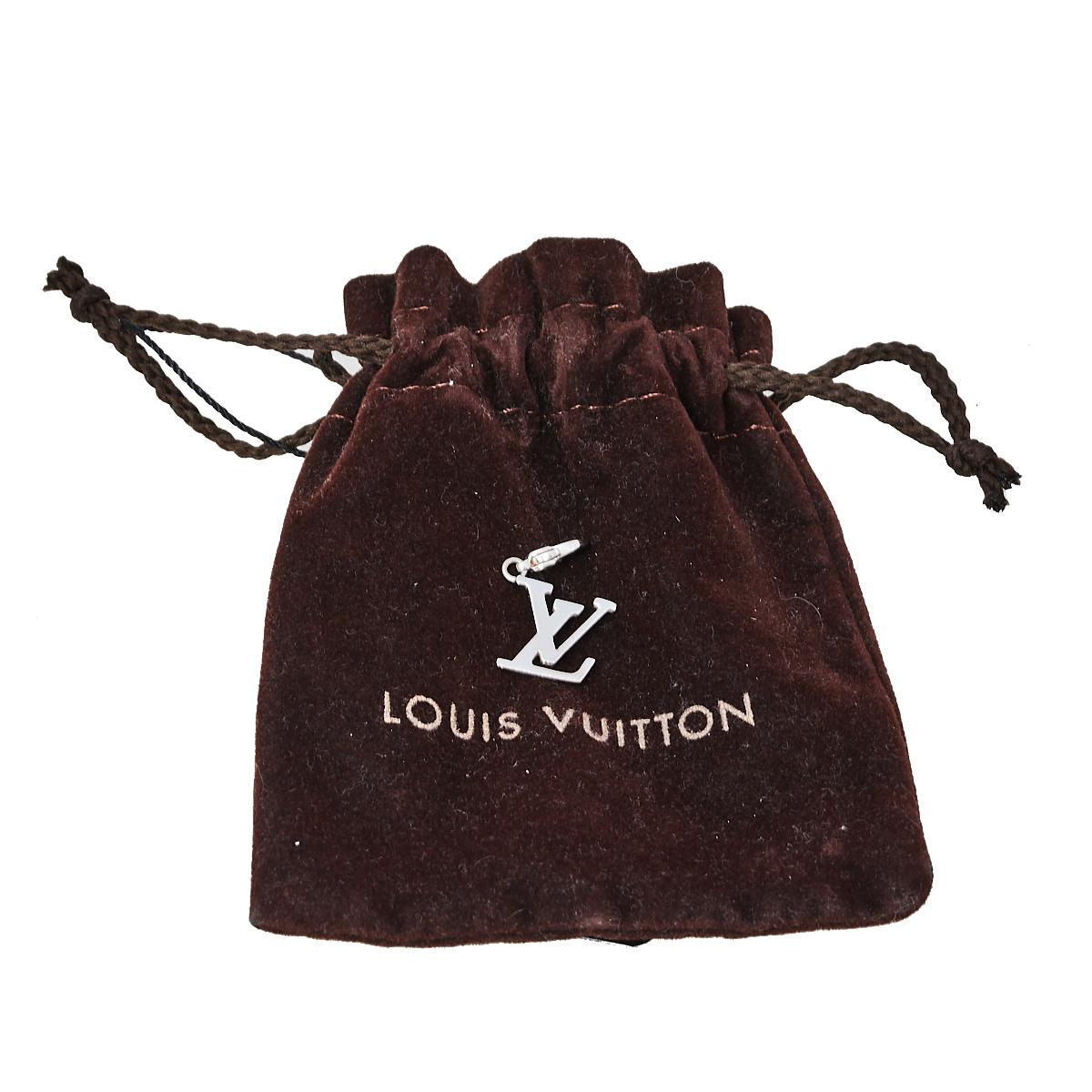 Louis Vuitton Initiales 18K White Gold LV Charm In Fair Condition In Dubai, Al Qouz 2