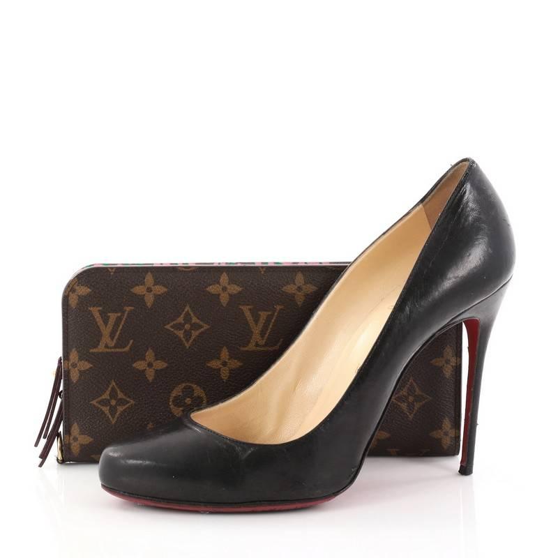 This authentic Louis Vuitton Insolite Wallet Limited Edition Monogram Canvas is a unique functional wallet perfect for every fashionista. Crafted from the brand's classic brown monogram coated canvas, this eye-catching compact accessory features a