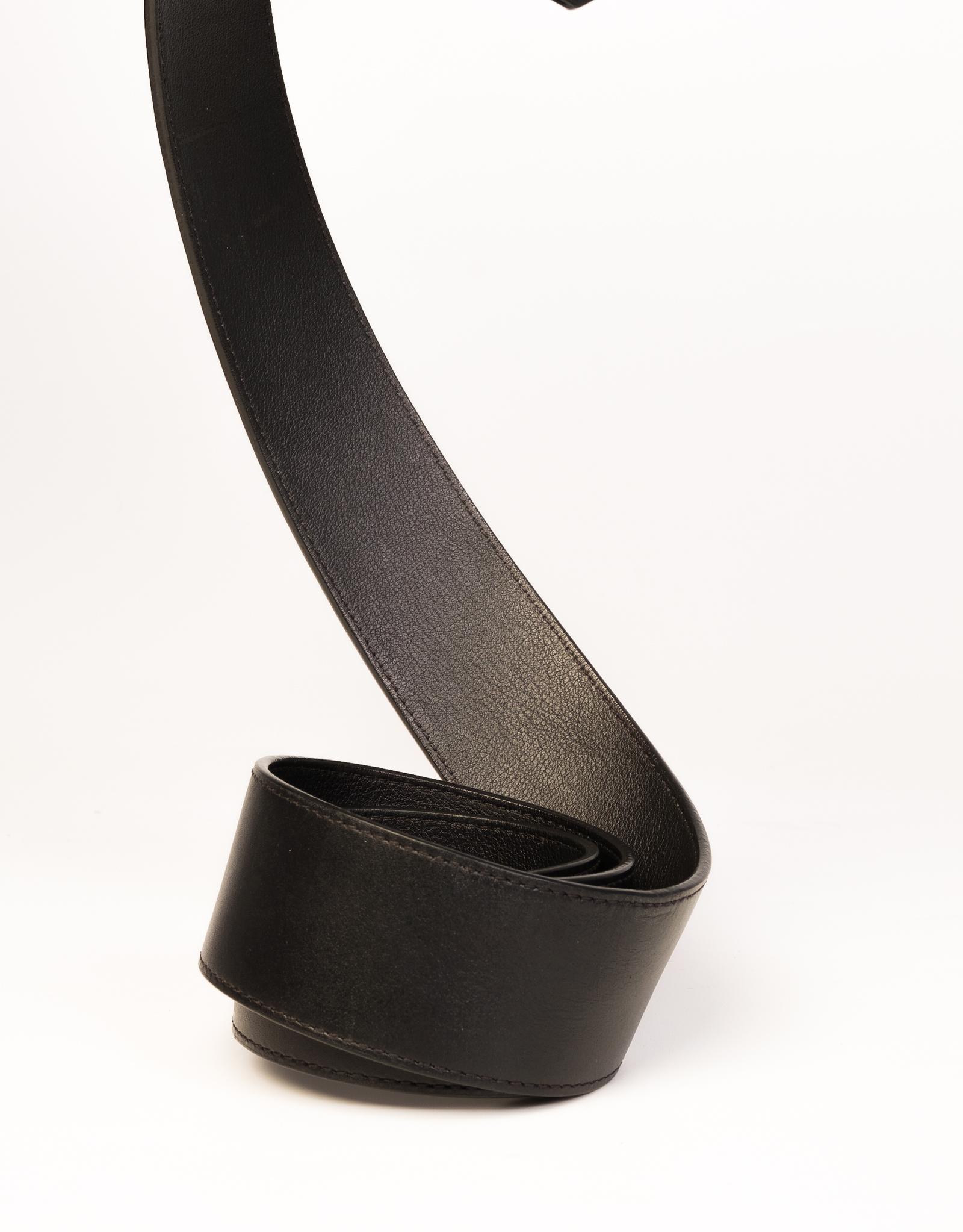 Black leather Louis Vuitton belt with integrated 